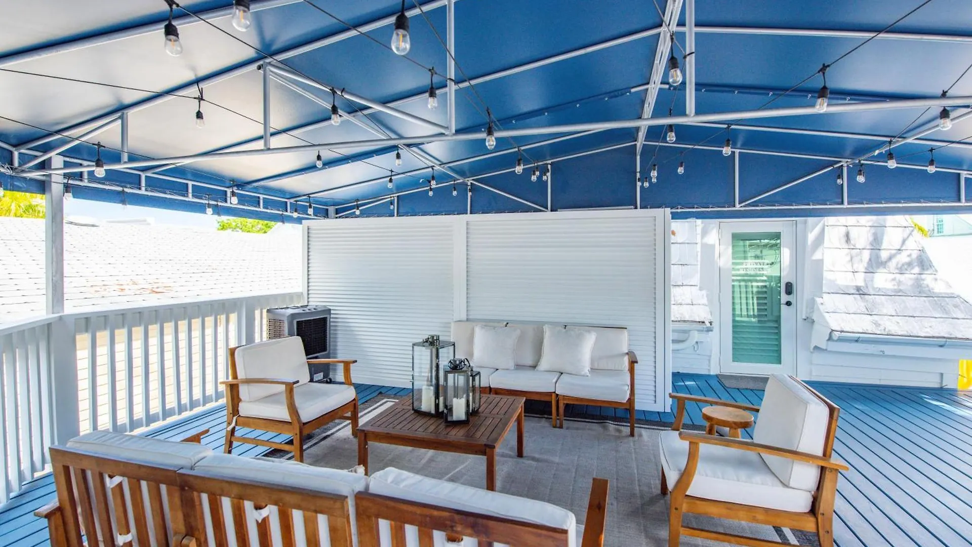 Daire Chicken Water Cabana At Custom House Inn Key West