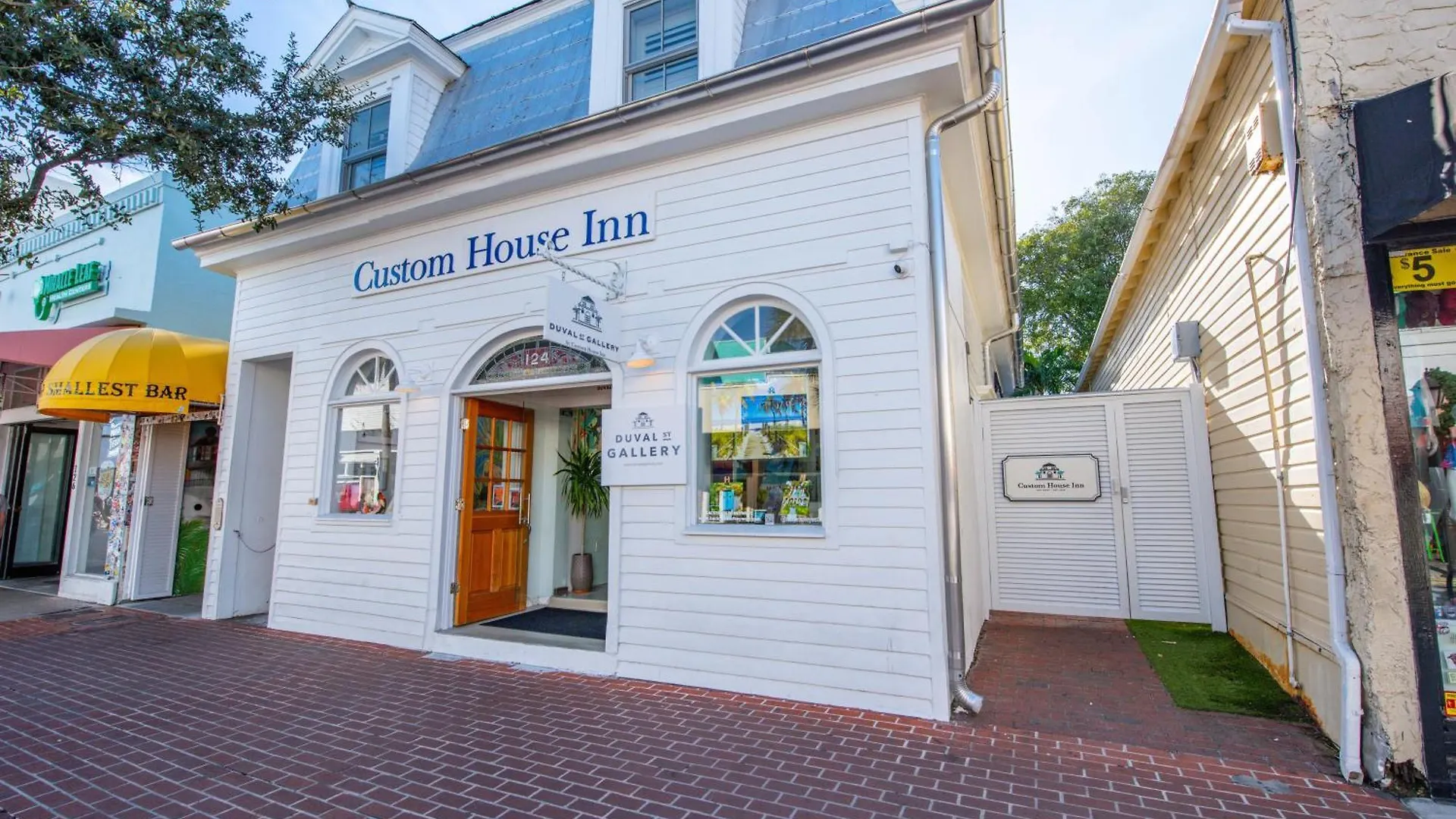 Chicken Water Cabana At Custom House Inn Key West Daire