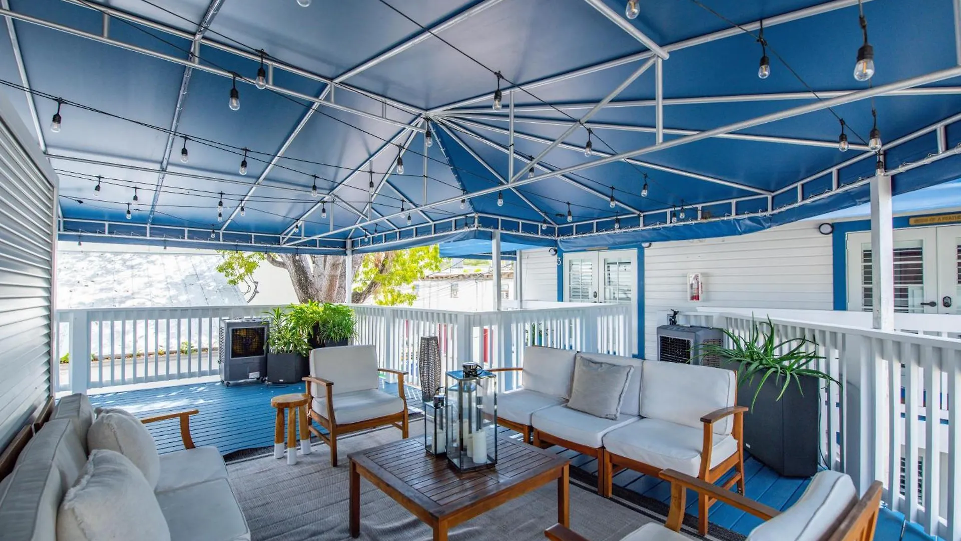 Daire Chicken Water Cabana At Custom House Inn Key West ABD