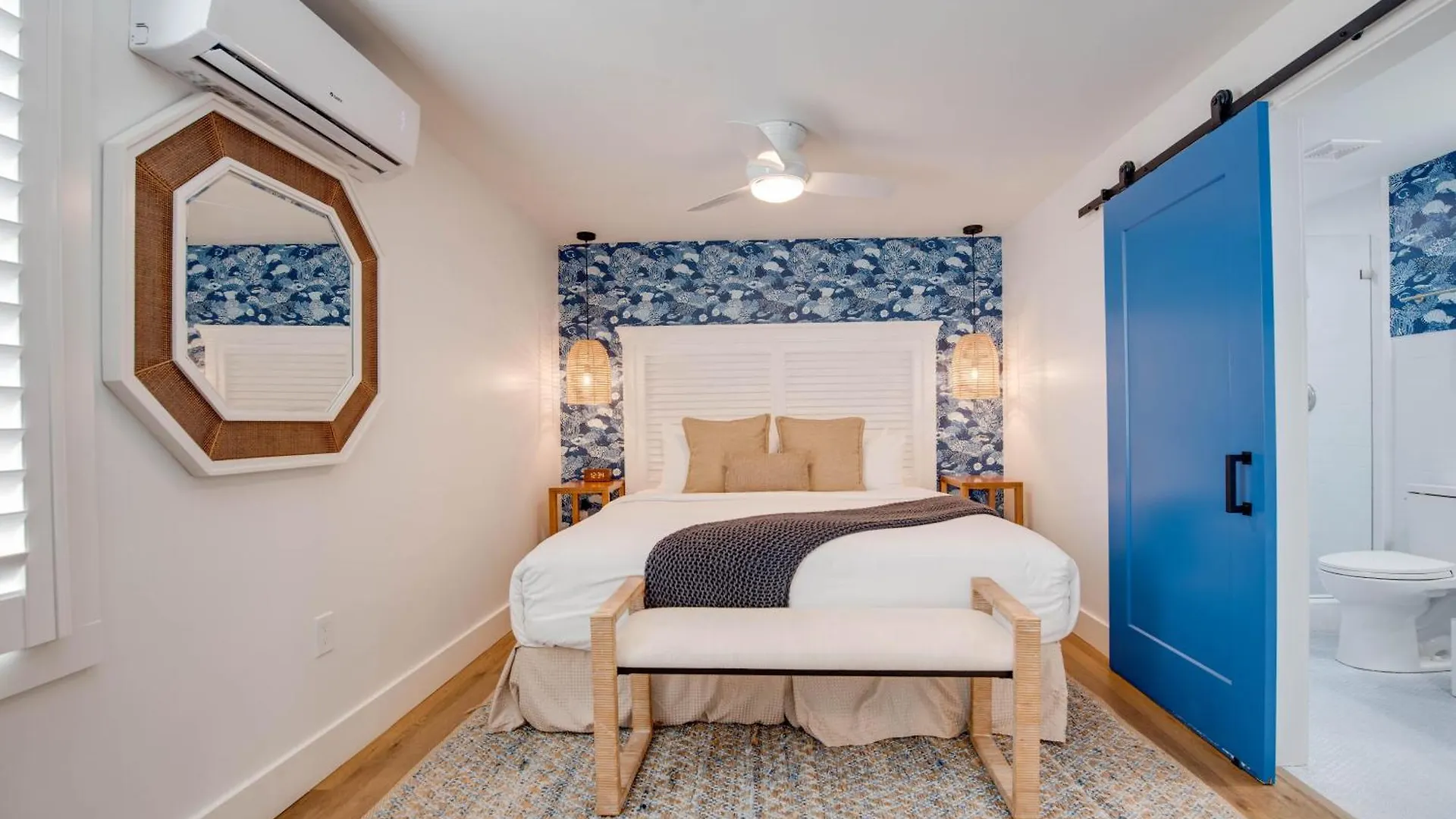 Daire Chicken Water Cabana At Custom House Inn Key West